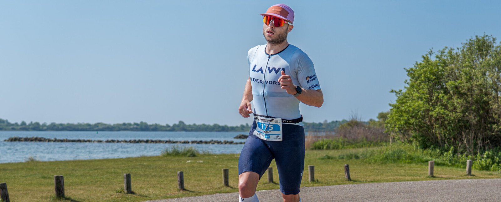 Frenky tijdens het loop onderdeel van Brouwersdam triathlon