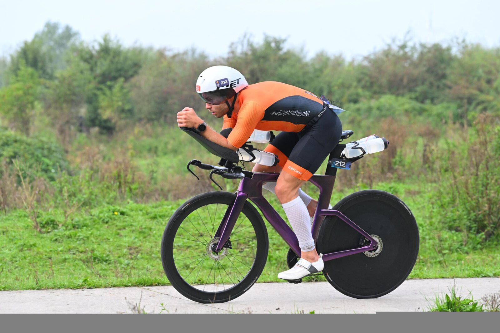 Frenky tijdens het fiets onderdeel van Challenge Almere