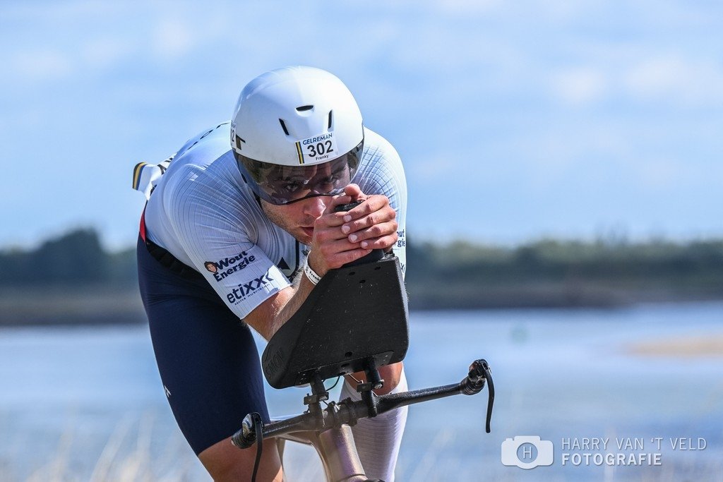 Frenky op de fiets tijdens de Gelreman 70.3