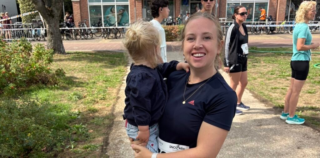 Ymke tijdens haar eerste 5 km hardloopwedstrijd bij de Dorpsloop Teteringen